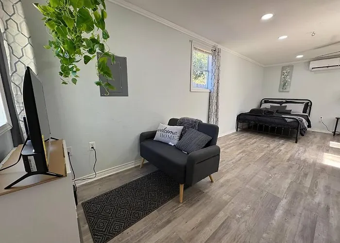 Bright & Comfortable Bungalow! * Tulsa